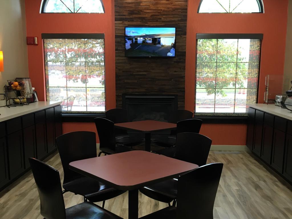 פארגו Kelly Inn 13Th Avenue מראה חיצוני תמונה