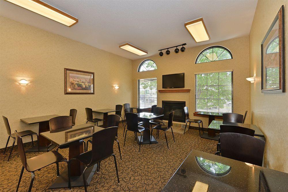 פארגו Kelly Inn 13Th Avenue מראה חיצוני תמונה