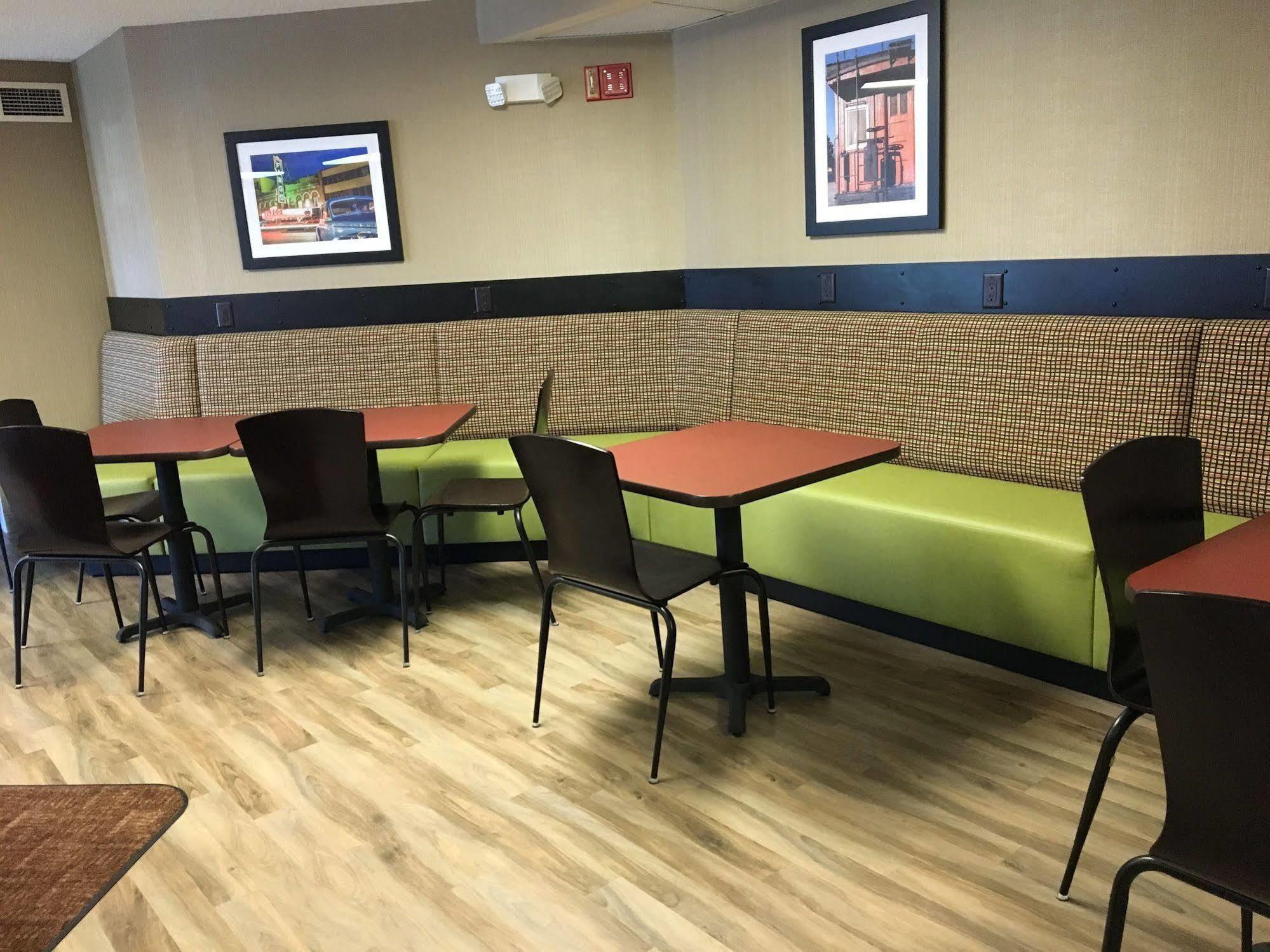 פארגו Kelly Inn 13Th Avenue מראה חיצוני תמונה