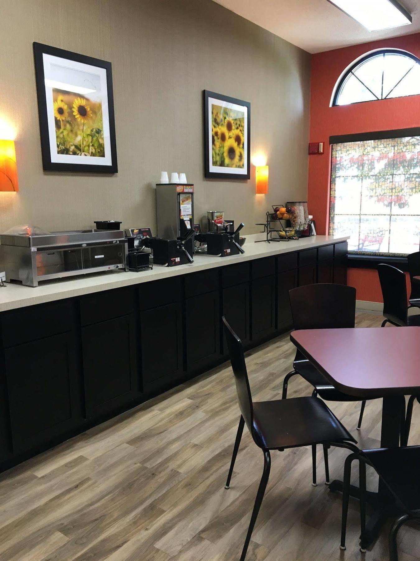 פארגו Kelly Inn 13Th Avenue מראה חיצוני תמונה
